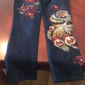 Women’s brand new DG2 detailed knock out jeans